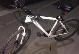 Doi tineri din Dorohoi prinși în miez de noapte cu două biciclete furate asupra lor