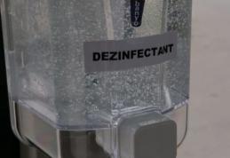 Primăria Dorohoi a început montarea în scările de bloc a dispozitivelor de dezinfectare pentru mâini