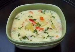 Ciorbă de dovlecei cu iaurt