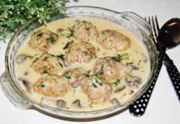 Chifteluțe cu sos de smântână și ciuperci