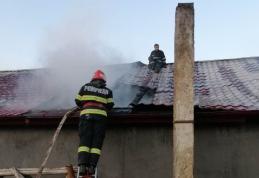 Casă cuprinsă de flăcări. Pompierii botoșăneni au intervenit pentru stingere - FOTO