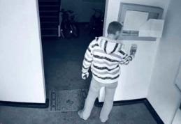 Un bărbat din Suceava filmat în timp ce gustă dezinfectantul dintr-o scară de bloc, apoi îl fură