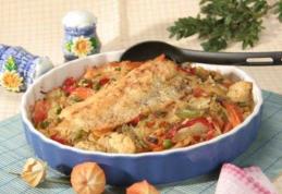 Crap la cuptor, cu ghiveci de legume