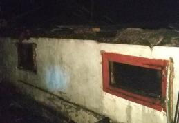 Bătrână din Dorohoi rămasă fără acoperiș deasupra capului în urma unui incendiu - FOTO