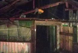 Colectă organizată de Parohia Sfântul Ilie din Dealu Mare pentru refacerea casei distrusă de incendiu, a unei femei în vârstă de 86 de ani