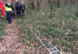 Doi botoșăneni găsiți morți într-o pădure. Lângă cadavre s-au găsit sticle de spirt