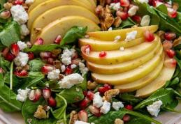 Salată cu avocado, pere și semințe de rodie