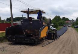 CJ Botoșani continuă modernizarea infrastructurii județului. Au început lucrările de asfaltare pe DJ 291 D Cristinești - Ibănești
