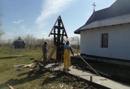 Resfințire de troiță la cimitirul din Dealu Mare în ajunul Înălțării Domnului - FOTO