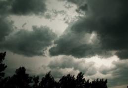Meteorologii informează! Patru zile de instabilitate atmosferică, ploi și vânt