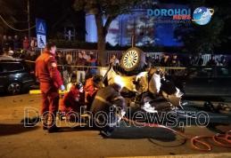 Ciocnire violentă între trei mașini la Botoșani! Persoane încarcerate și mai mulți răniți - FOTO