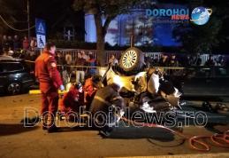 Ciocnire violentă între trei mașini la Botoșani! Persoane încarcerate și mai mulți răniți - FOTO