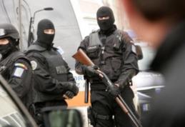 Razie cu poliția și mascații în Piața Centrală. S-au dat zeci de amenzi!