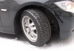 Poliţia îşi schimbă declaraţiile: Anvelopele de vară sunt bune şi după 1 noiembrie. 