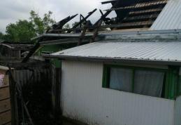 A vrut să scape de purici, dar și-a incendiat adăpostul de animale