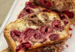 Chec cu banane, cireșe și bucățele de ciocolată