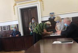 Nouă familii au primit astăzi ajutoare financiare în prezența noului subprefect din Dorohoi – FOTO