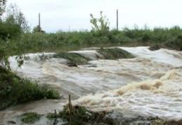 Oameni și animale evacuate în această dimineață din comuna Hudești. Prutul a depășit cota de inundație!