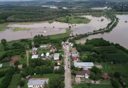 La Rădăuți Prut apa este în creștere cu opt cm față de ora precedentă. A fost instalată o tabără de sinistrați - FOTO