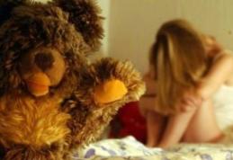 Bărbat de 84 de ani reținut după ce ar fi atins în zona intimă o fetiță de 7 ani