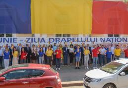 UNIȚI SUB TRICOLOR - Sediul Partidului Social Democrat îmbrăcat în drapelul național - FOTO