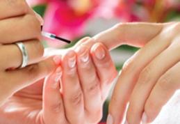 Care este cel mai potrivit dizolvant de unghii