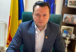 Cătălin Silegeanu „Ce veți vota asta veți avea… Indiferent că acceptați Pomeni Electorale - 1 litru de ulei sau zahăr”