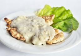 Piept de pui cu sos gorgonzola