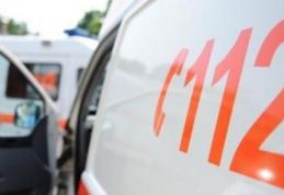Pieton acroşat de o maşină. Şoferul vinovat depășea neregulamentar un alt autoturism