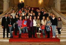 Elevii din Botoşani au primit o lecţie de democraţie