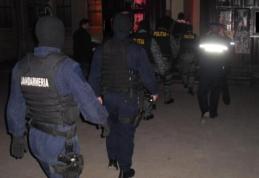 Percheziții domiciliare după ce un magazin de produse electronice din Botoșani a fost spart. Doi bărbați reținuți!