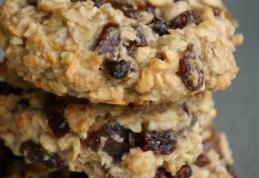 Biscuiți cu stafide și migdale