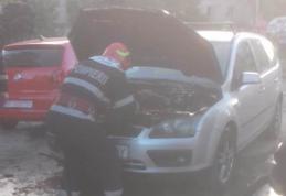 Incendiu izbucnit la o mașină parcată pe Aleea Ghiocelului din Dorohoi – FOTO