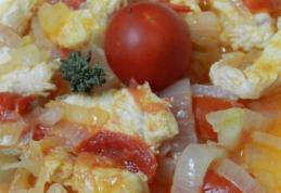 Piept de pui cu ceapă și roșii cherry