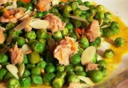 Ton cu mazăre și sos de portocală