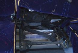 Peste 500 de pachete de țigări ascunse în scaunele pentru pasageri, descoperite în Vama Stânca - FOTO