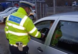 Un taximetrist cu o alcoolemie uriașă s-a izbit cu mașina într-un stâlp