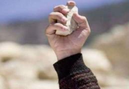 Incident violent petrecut în comuna Văculești. Un candidat la Primărie a fost atacat cu pietre