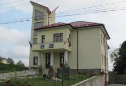 Primarul PNL din Dersca se pregătește să fraudeze alegerile prin organizarea secției de votare din localitate în Primărie! PSD a sesizat Autoritatea E