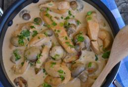 Pui cu smântână și ciuperci