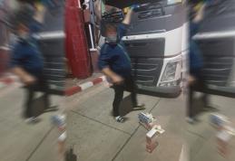 Cabină de camion căptușită cu țigări de contrabandă descoperită în Vama Stânca – FOTO