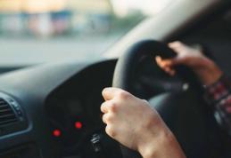 Hoț arestat după ce a furat o mașină și s-a plimbat cu ea, deși nu avea permis