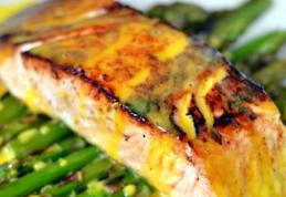 Somon cu sos de portocale