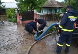 Pompierii din Botoșani în ALERTĂ în urma ploilor abundente din această după-amiază