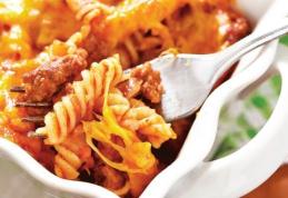 Macaroane cu carne şi brânză la cuptor