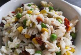 Salată cu pui și orez