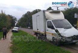 Accident la Brăești! Două mașini s-au ciocnit chiar în fața postului de poliție - FOTO