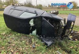 Accident la Loturi Enescu! Un tânăr s-a răsturnat cu mașina într-o curbă - FOTO