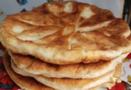 Plăcintă la tigaie cu brânză telemea