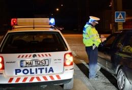 Oprit de polițiști deoarece se deplasa haotic cu mașina